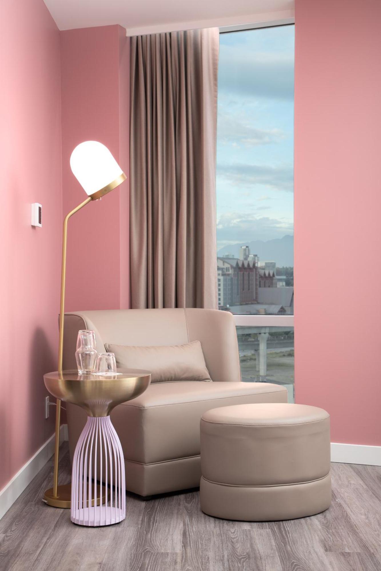 Versante Hotel Richmond Room photo A room with pink walls